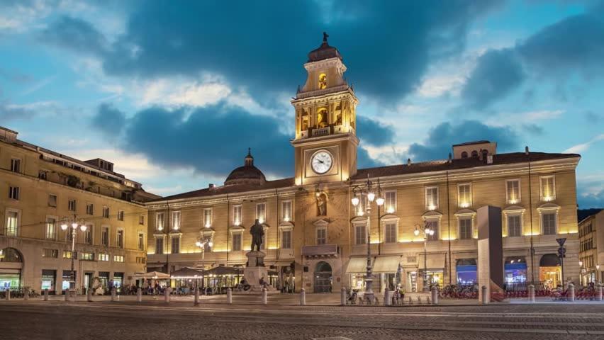 Banksy - Arte In Centro Citta Lejlighed Parma Eksteriør billede
